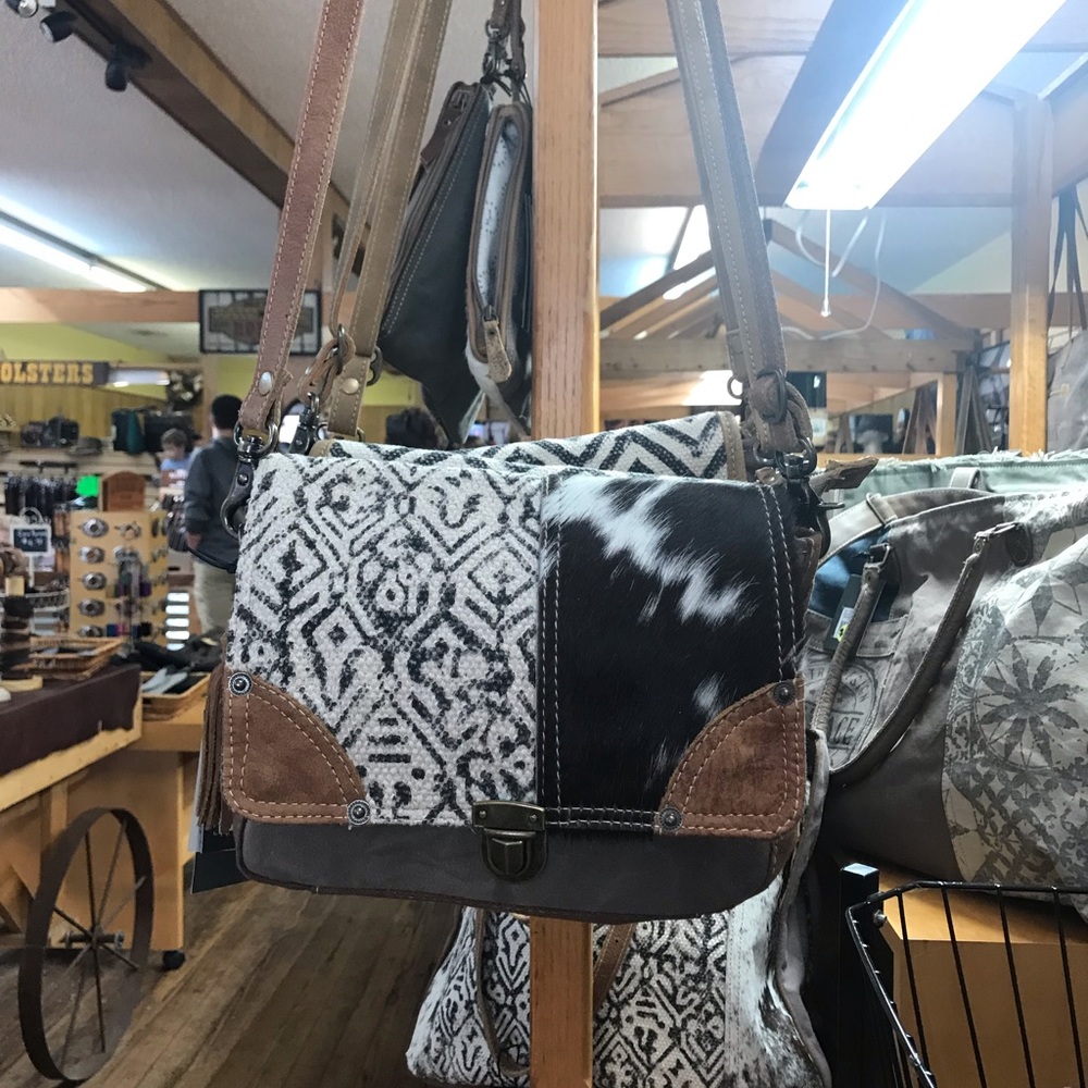 Myra flap messenger bag hairon (S-1214) - Picture 2 of 8